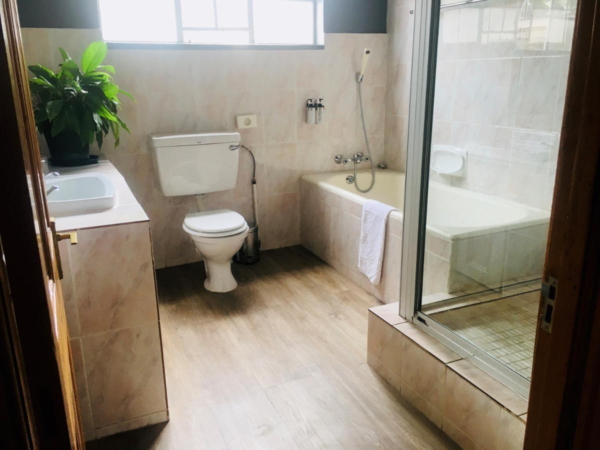 יוהנסבורג Melville Manor Guest House מראה חיצוני תמונה